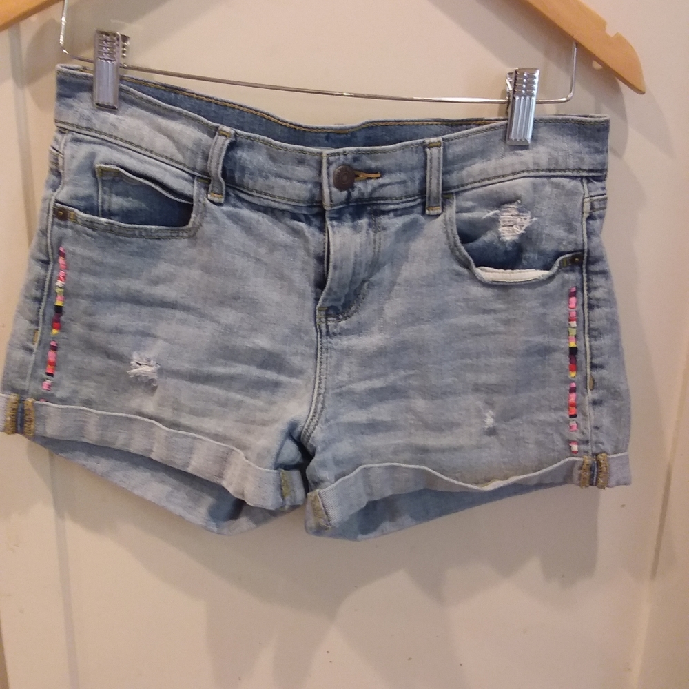 Old Navy Distressed Embroidered Boyfriend Shorts 2